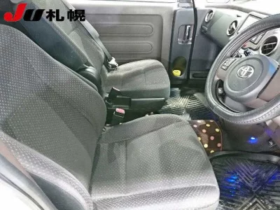 Toyota PORTE  с аукциона в Японии