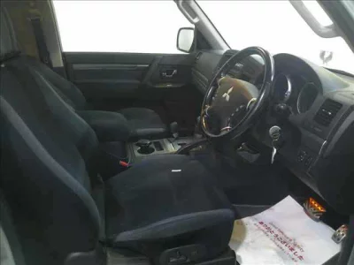 Mitsubishi PAJERO  с аукциона в Японии