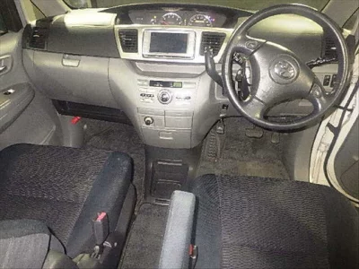 Toyota VOXY  с аукциона в Японии
