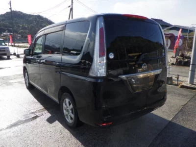 Nissan SERENA  с аукциона в Японии