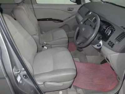 Toyota ISIS  с аукциона в Японии