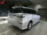 Toyota WISH лот № 1067 оценка 3.5  с аукциона в Японии 1