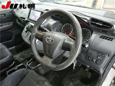 Toyota WISH  с аукциона в Японии