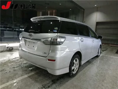 Toyota WISH  с аукциона в Японии