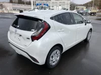 Toyota AQUA лот № 24 оценка 3.5  с аукциона в Японии 1