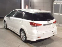 Toyota WISH лот № 8423 оценка R  с аукциона в Японии 1