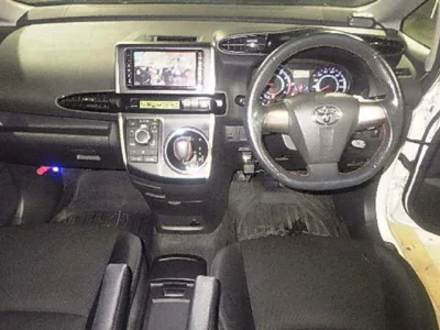 Toyota WISH  с аукциона в Японии