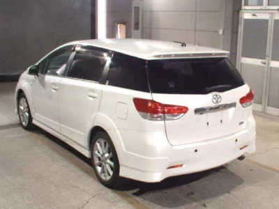 Toyota WISH  с аукциона в Японии