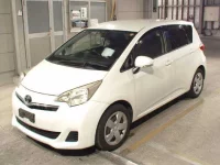 Toyota RACTIS лот № 8454 оценка 3.5  с аукциона в Японии 3