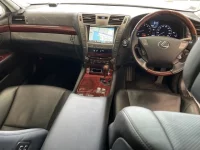Lexus LS лот № 2354 оценка RA  с аукциона в Японии 4