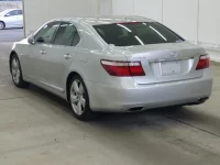 Lexus LS лот № 2354 оценка RA  с аукциона в Японии 1