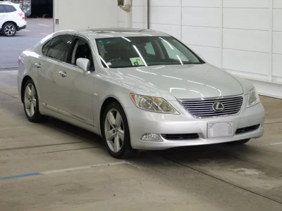 Lexus LS  с аукциона в Японии