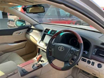 Toyota CROWN  с аукциона в Японии