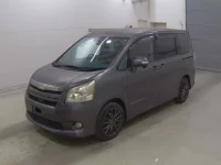 Toyota NOAH лот № 7043 оценка 3.5  с аукциона в Японии 2