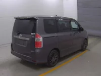 Toyota NOAH лот № 7043 оценка 3.5  с аукциона в Японии 3