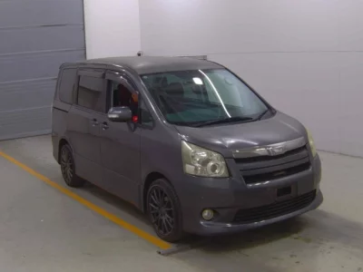 Toyota NOAH  с аукциона в Японии