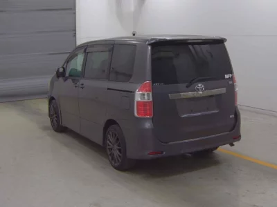 Toyota NOAH  с аукциона в Японии