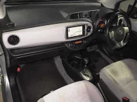 Toyota VITZ лот № 3083 оценка 3.5  с аукциона в Японии 4