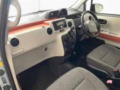 Toyota PORTE  с аукциона в Японии