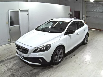 Volvo V40  с аукциона в Японии