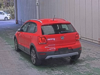 Volkswagen CROSS POLO  с аукциона в Японии