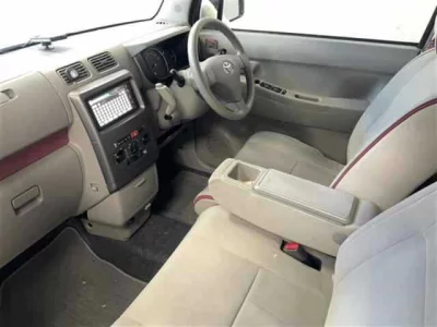 Toyota PIXIS SPACE  с аукциона в Японии