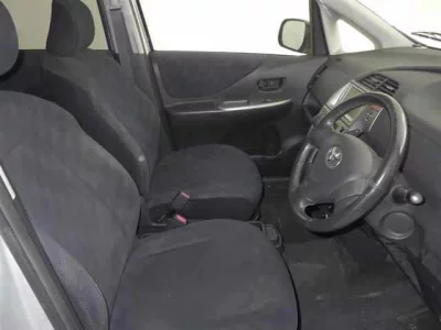 Toyota RACTIS  с аукциона в Японии