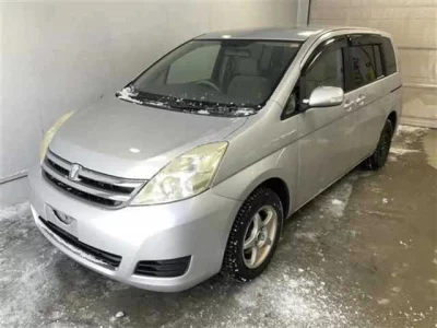 Toyota ISIS  с аукциона в Японии