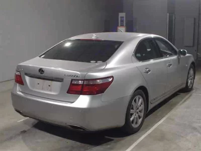 Lexus LS  с аукциона в Японии