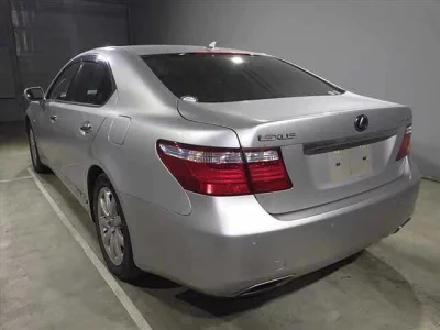 Lexus LS  с аукциона в Японии