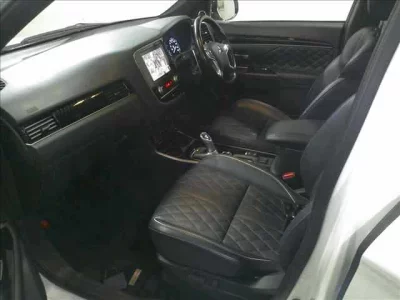 Mitsubishi OUTLANDER PHEV  с аукциона в Японии