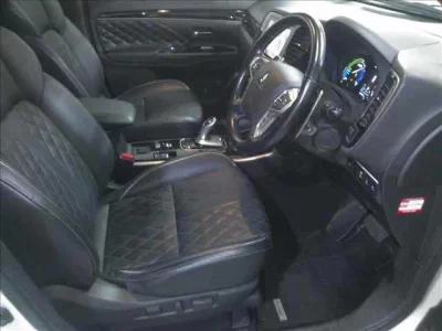 Mitsubishi OUTLANDER PHEV  с аукциона в Японии