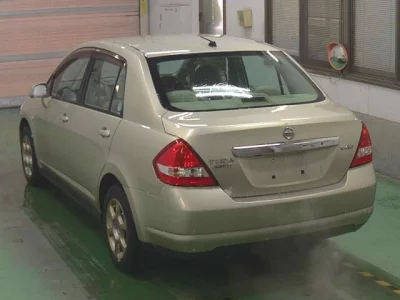 Nissan TIIDA LATIO  с аукциона в Японии