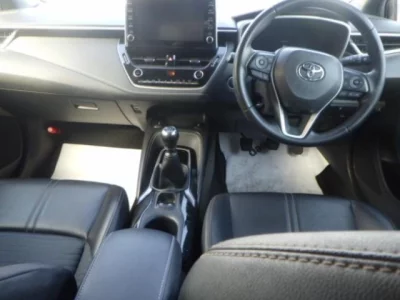 Toyota COROLLA SPORT  с аукциона в Японии