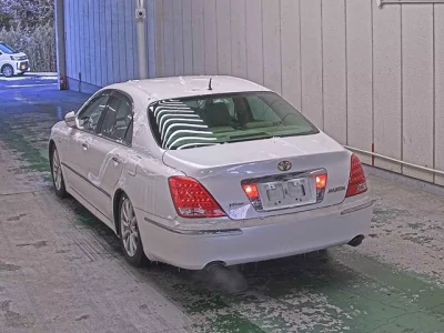 Toyota CROWN  с аукциона в Японии