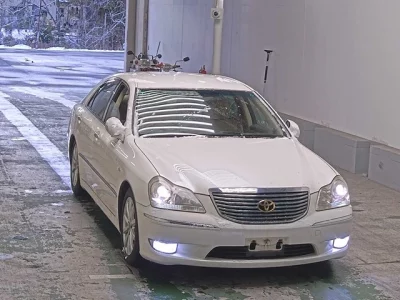Toyota CROWN  с аукциона в Японии