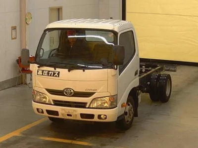 Toyota DYNA  с аукциона в Японии