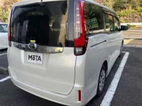 Toyota NOAH лот № 1068 оценка R  с аукциона в Японии 1