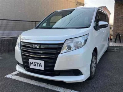 Toyota NOAH  с аукциона в Японии