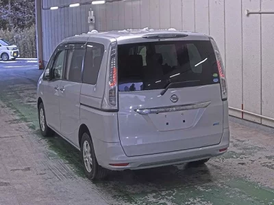 Nissan SERENA  с аукциона в Японии