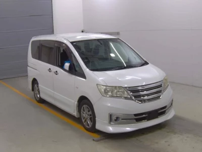 Nissan SERENA  с аукциона в Японии