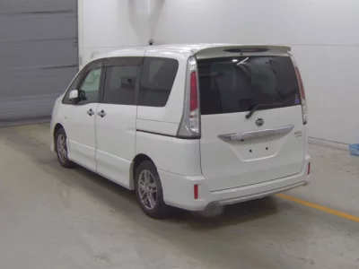 Nissan SERENA  с аукциона в Японии