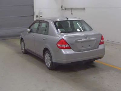 Nissan TIIDA LATIO  с аукциона в Японии