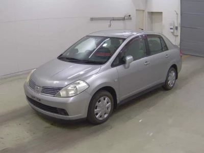 Nissan TIIDA LATIO  с аукциона в Японии
