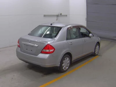 Nissan TIIDA LATIO  с аукциона в Японии
