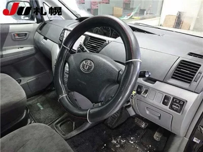 Toyota VOXY  с аукциона в Японии