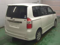 Toyota NOAH лот № 201 оценка 3  с аукциона в Японии 6