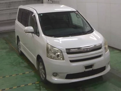 Toyota NOAH  с аукциона в Японии