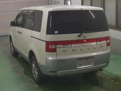 Mitsubishi DELICA D5
