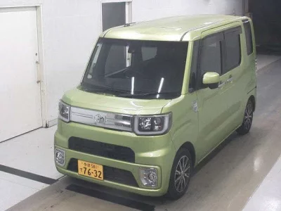 Toyota PIXIS MEGA  с аукциона в Японии